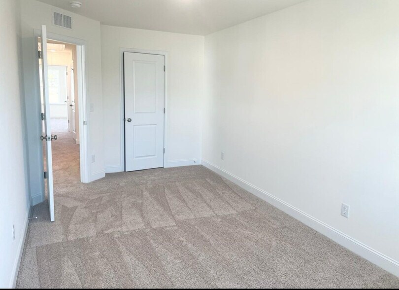 Extra bedroom - 48 Begonia St