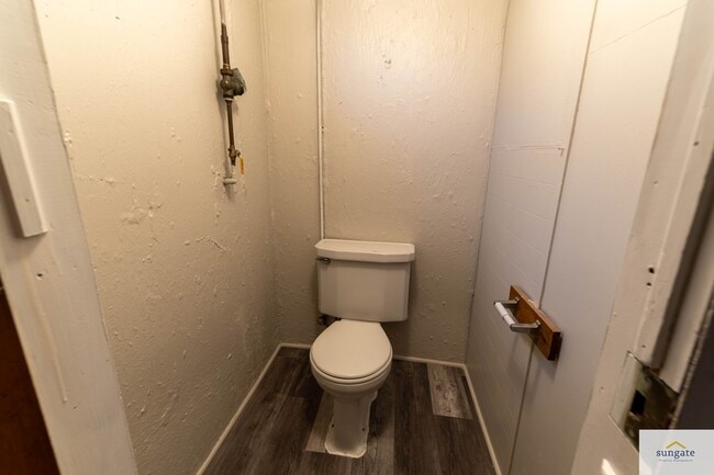 Building Photo - 5632 Pioneer Dr