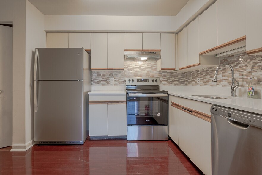 Building Photo - 1203 Sayre Dr
