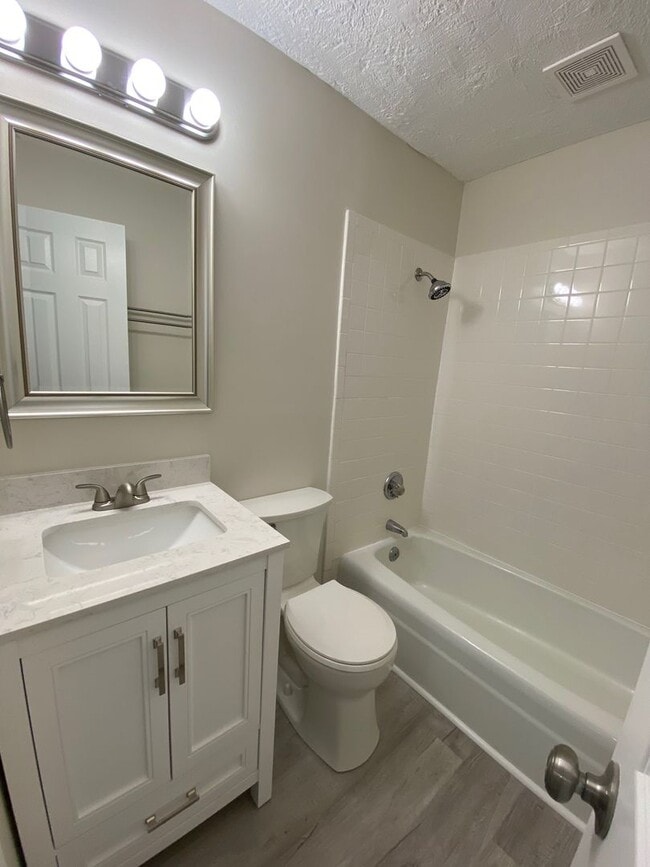 Building Photo - North AVL - Totally renovated 2 bedroom, 1...