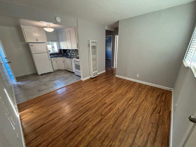 Building Photo - 2010 Blossom Ln