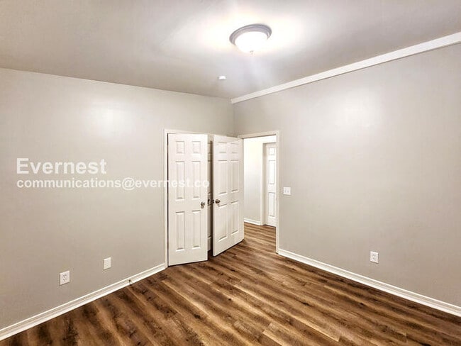 Building Photo - 3024 Pasadena Dr