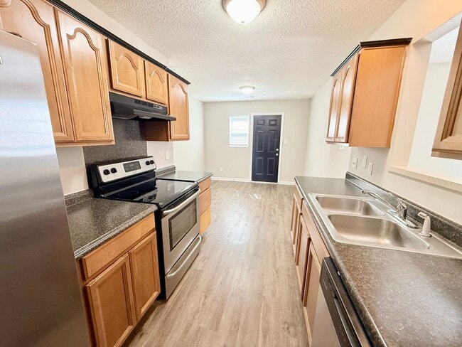 Building Photo - 1706 Oakdale Green Dr