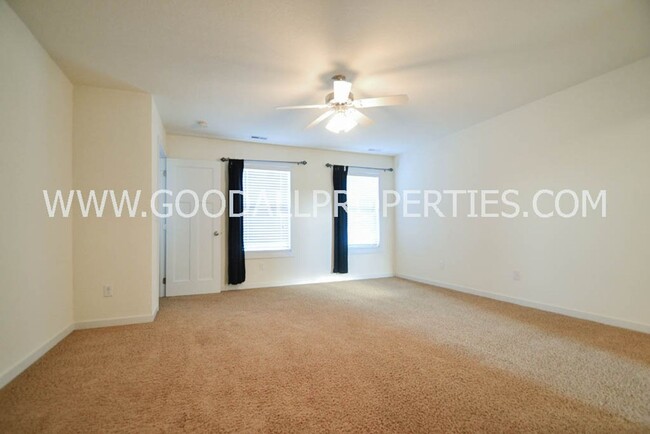 Building Photo - 4 Bedroom, 2.5 Bathroom Home in Ankeny