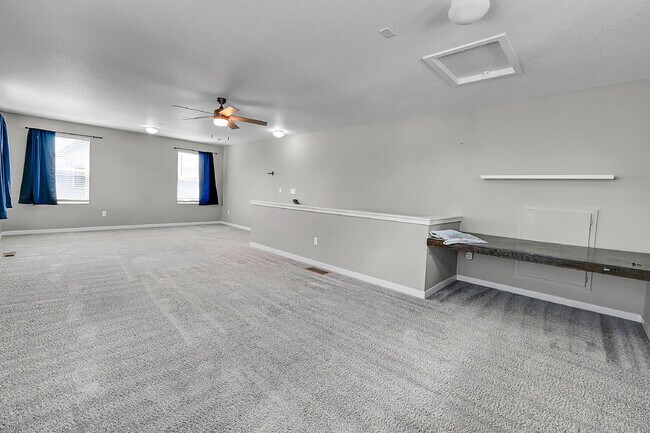 Building Photo - $2,550.00, 3 bed, 2.5 bath located in Colo...