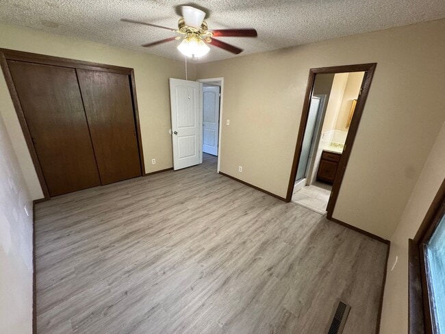 Building Photo - Beautiful  Home in Southeast Springfield