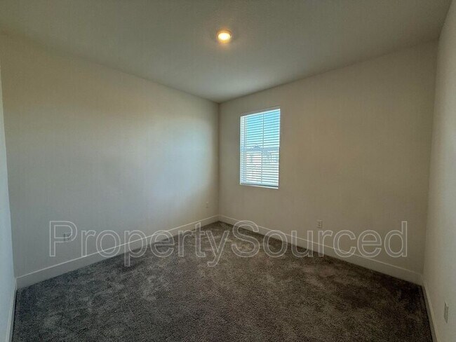 Building Photo - 1724 Jade Pl