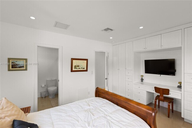 Building Photo - 5236 SW 64th Ave