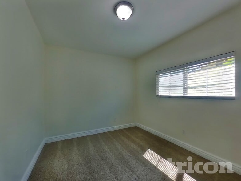 Building Photo - 14353 Victor Dr