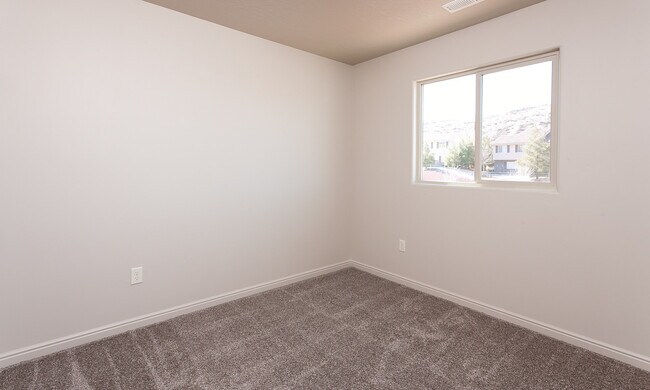 Building Photo - 3 Bedroom Townhome in The Cottages at Foss...