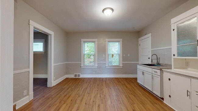 Building Photo - 4420 Bush Ave