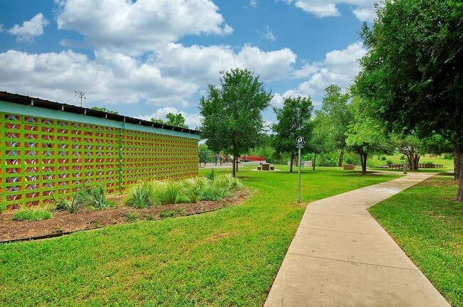 Building Photo - 2508 Simond Ave