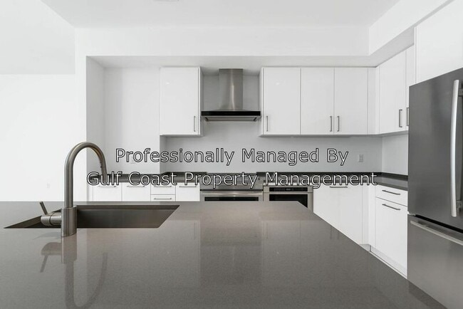 Building Photo - 111 S Pineapple Ave