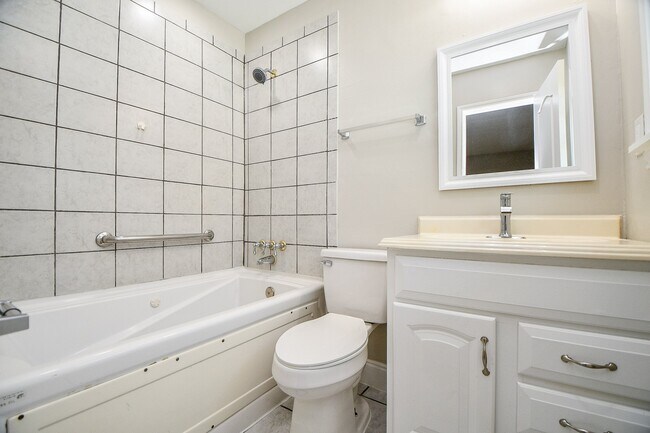 Building Photo - 515 Westside Ct