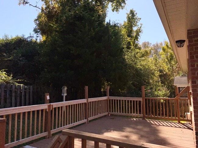 Building Photo - 606 Trillium Ct