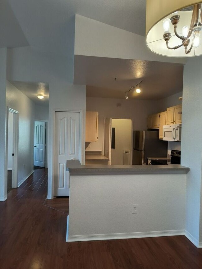 Building Photo - FREE RENT!!! Spacious condo in Gated Legacy Dunes