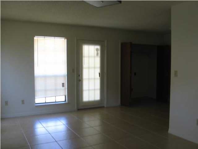 Building Photo - 133 Classic Ct