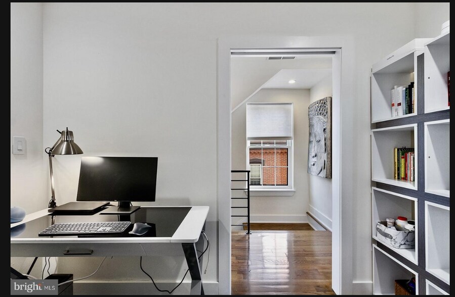 Building Photo - 2536 W Girard Ave