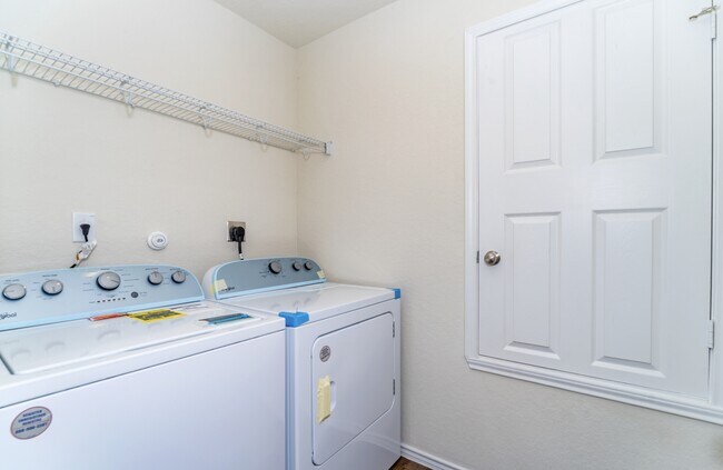 Building Photo - 5911 Rolling Gln