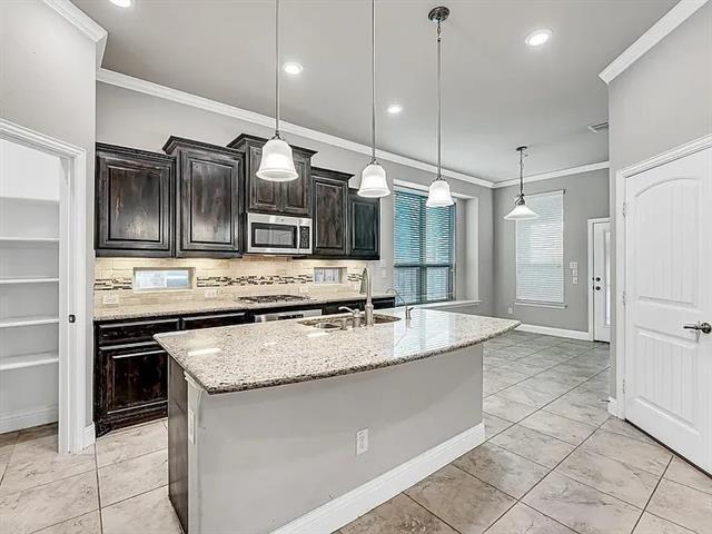 Building Photo - 7023 Mammoth Dr
