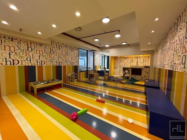 Building Photo - no fee 3 bedroom 2 bathroom with laundry -...