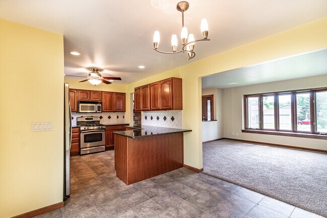 Building Photo - 310 Huntington Dr