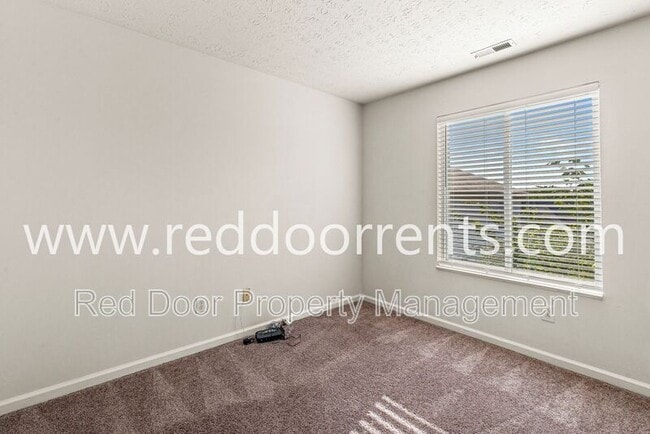 Building Photo - 679 Mountain Pine Dr