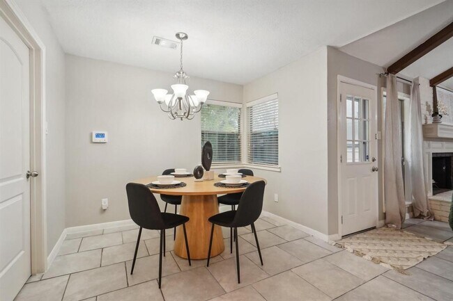 Building Photo - 1703 Westmere Ct