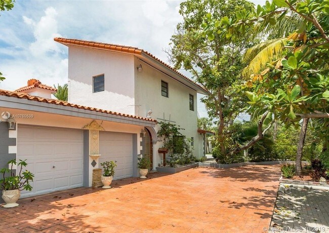 Building Photo - 210 NE 107th St