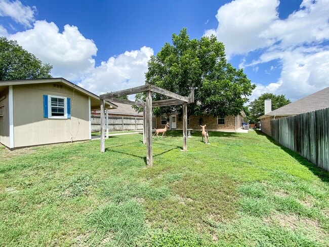 Building Photo - 1663 Lantana Cir