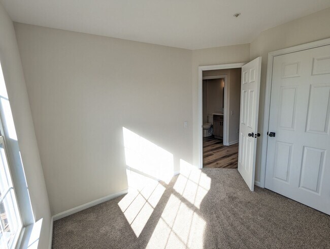 Building Photo - 7122 Collinsworth Pl