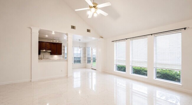 Building Photo - 423 Blossomwood Dr