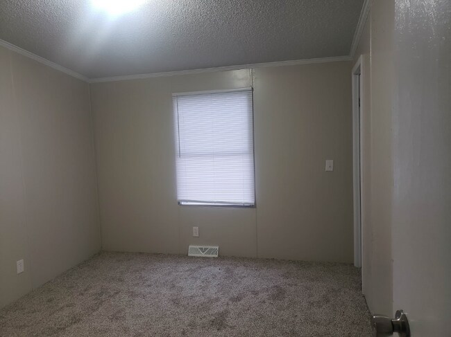 Building Photo - 2084 White Pine M H P Rd