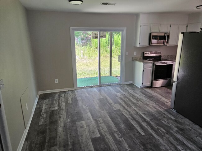 Building Photo - 300 Rockingham Rd