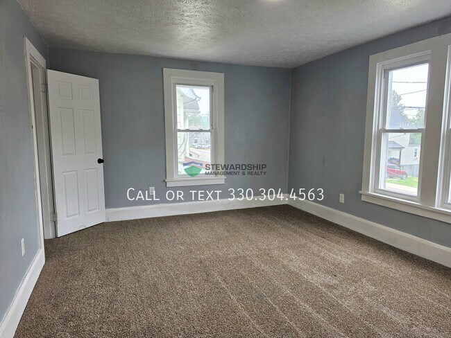 Building Photo - 885 Wales Rd NE