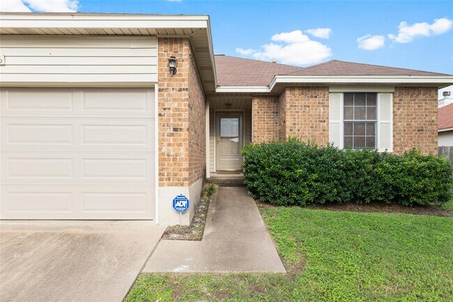 Building Photo - 13806 Greinert Dr