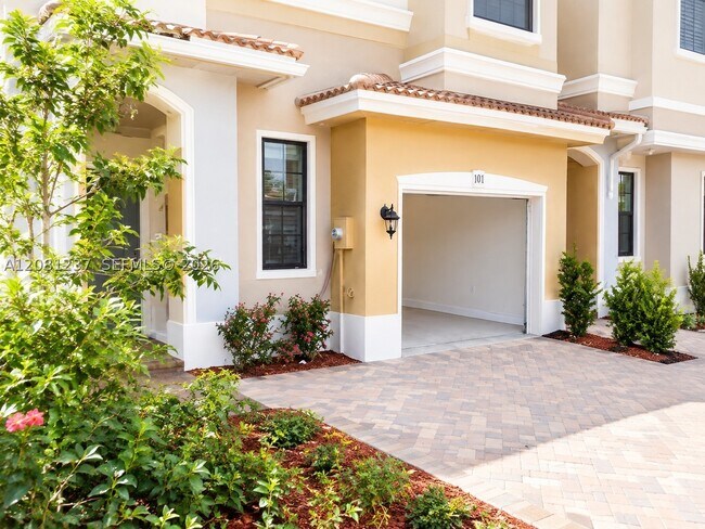 Building Photo - 103 Gramercy Square Dr