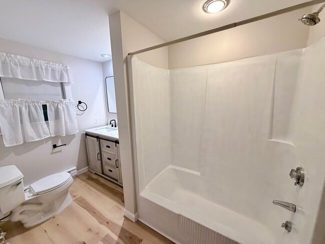 Building Photo - 28 Edgeworth St