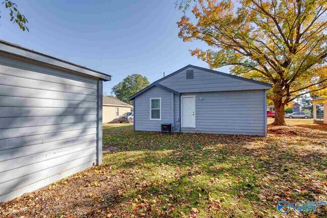 Building Photo - 2910 2nd Ave NW