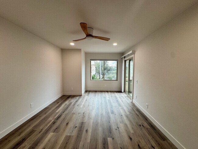 Building Photo - Welcome to this stunning Tierrasanta 1-bedroom, 1-bathroom