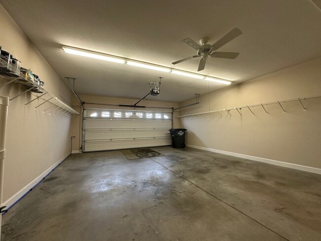 Building Photo - 3 Bedroom / 2 Bath Brick Home Kingsport, TN