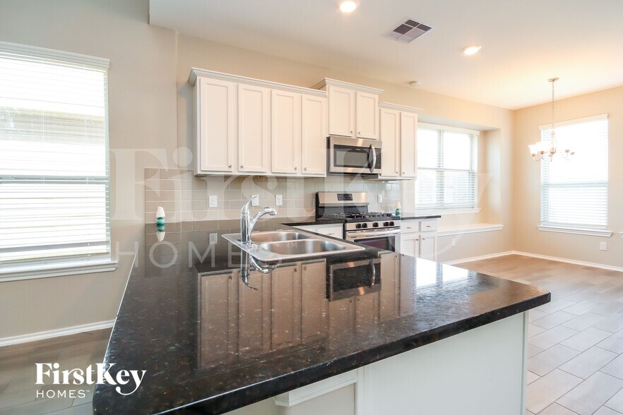 Building Photo - 5710 Savanna Pasture Rd