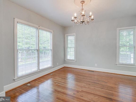 Building Photo - 1542 Chain Bridge Rd