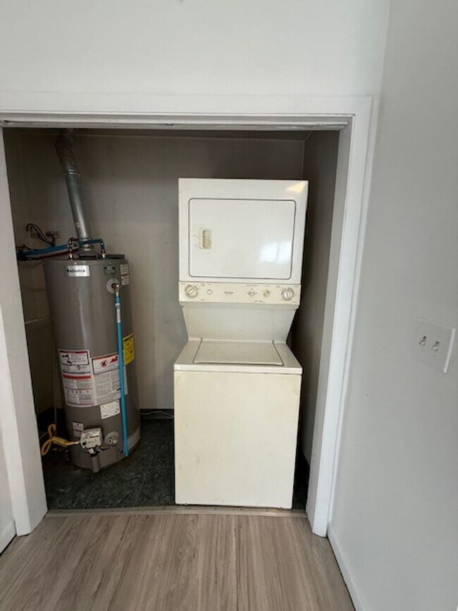 Building Photo - 49 Amm St