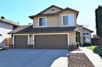 Building Photo - Stunning 4 bedroom 3 bathroom in Roseville!