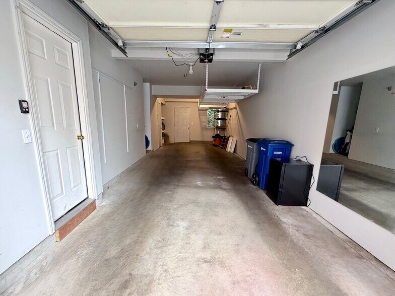 2 Car Garage - 11855 NE 162nd Ln