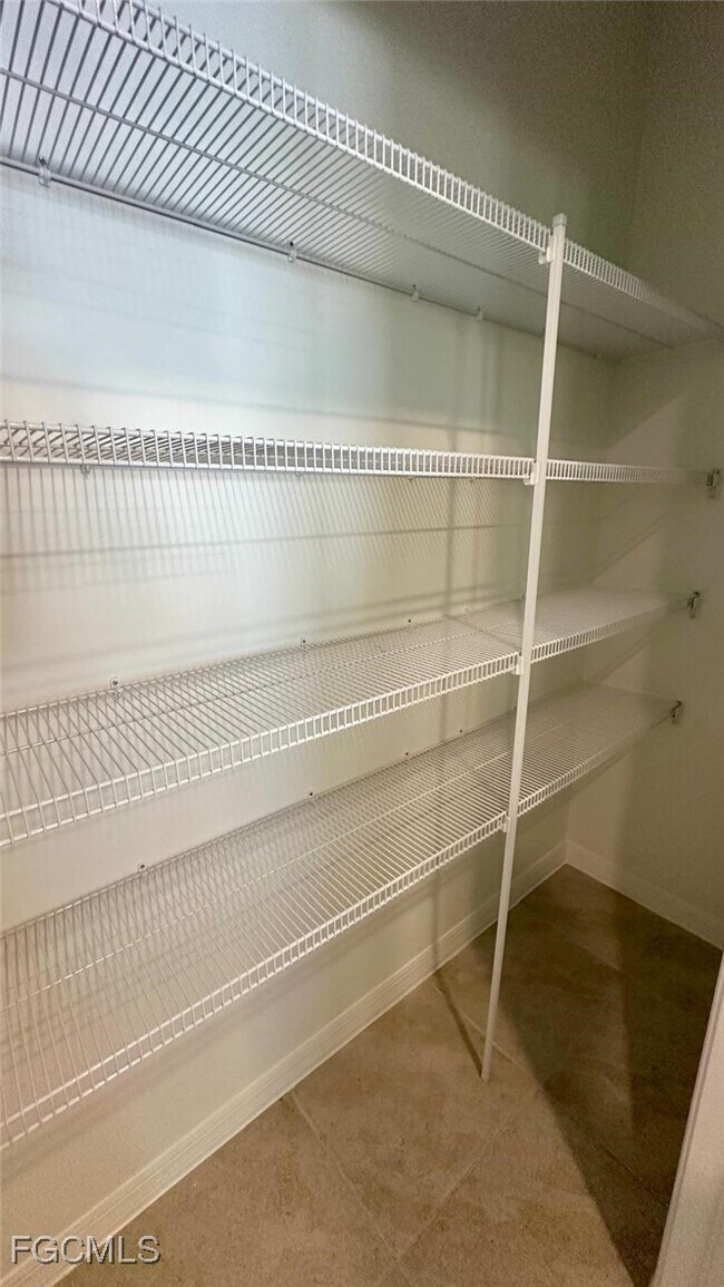 Building Photo - 3034 Royal Gardens Ave