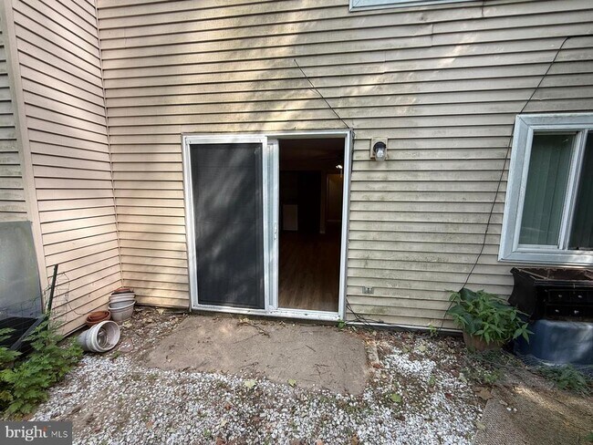 Building Photo - 9388 Neil Rd