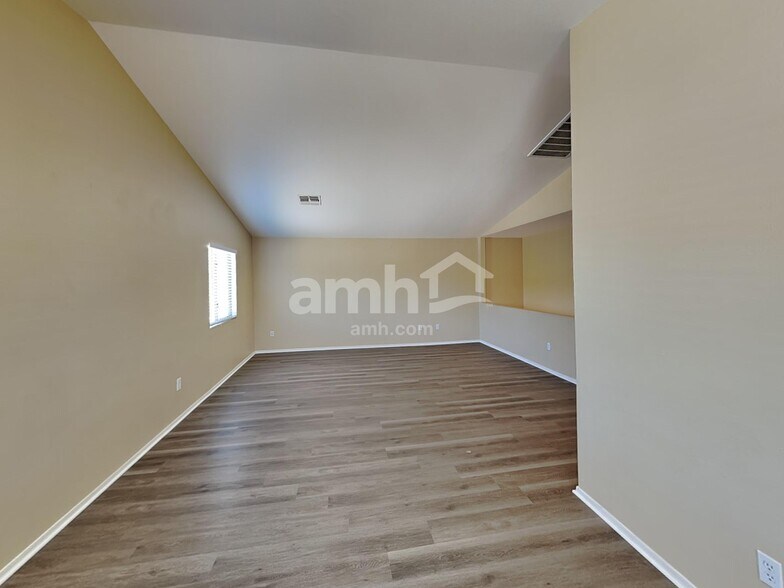 Building Photo - 782 W Calle Ormino