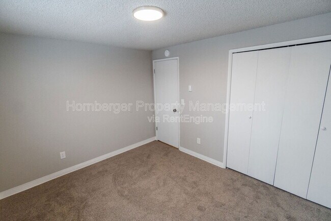 Building Photo - 10119 E Empire Ave